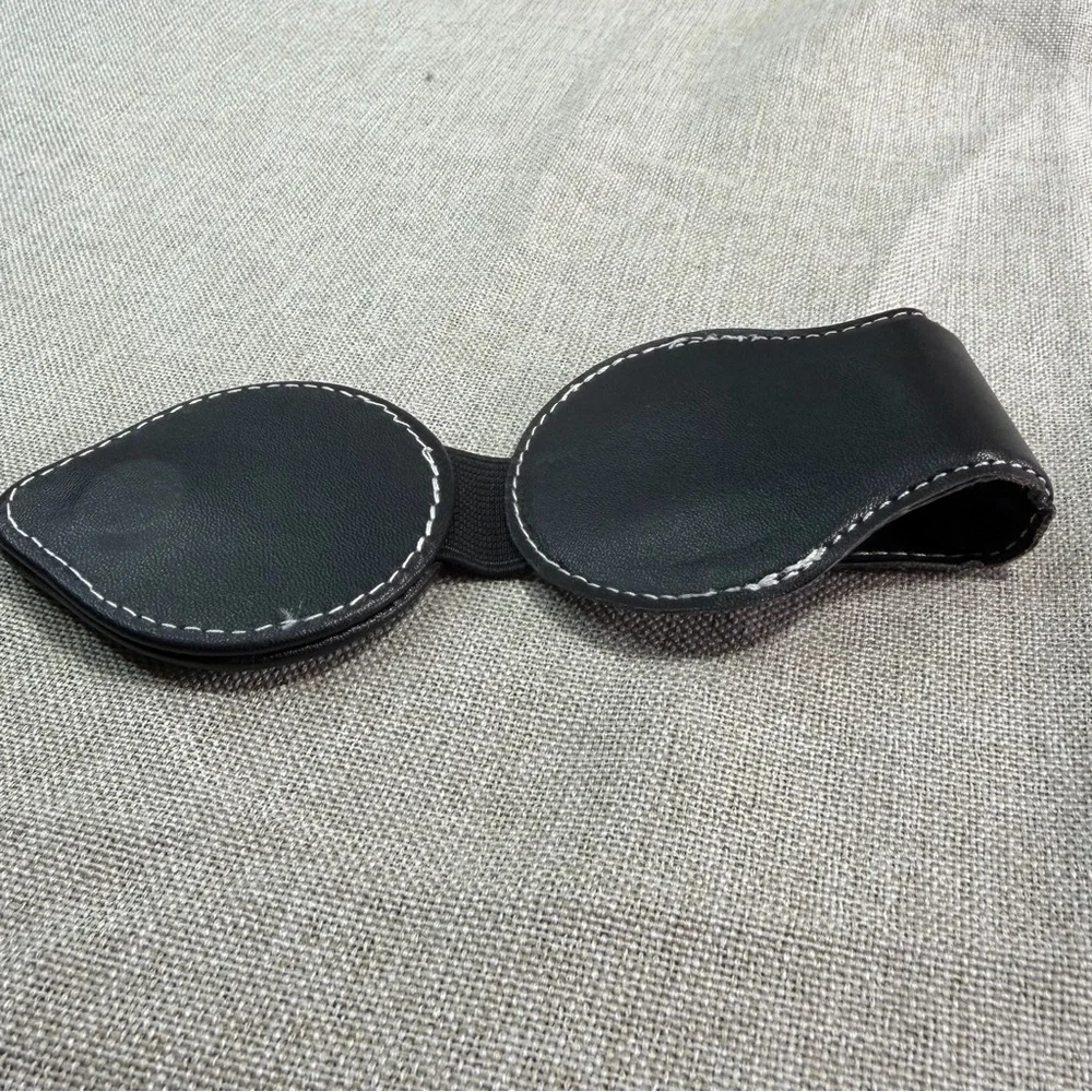 BMW Logo Black Leatherette Sunglass Holder - Picture 3 of 3